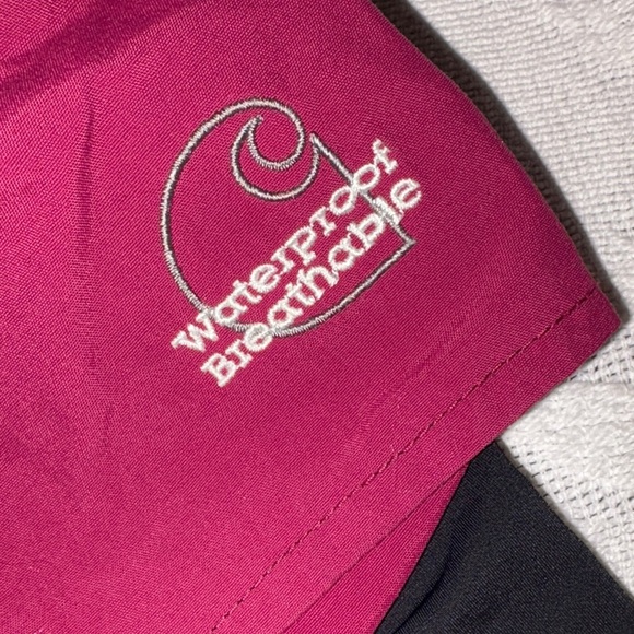 Gently Loved Women’s Carhartt Burgundy Hooded Jacket - Picture 4 of 14